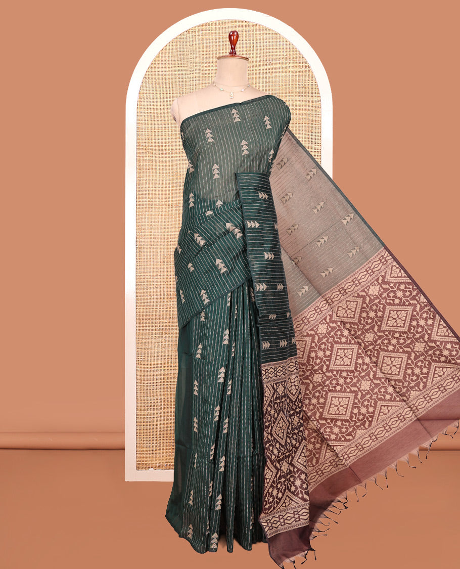 Borderless Green Semi-Silk Cotton Saree, Detailed with Dotted Stripes and Triangle Buttas All Over Its Body, Complemented by Contrast Intricately Designed Pallu, and Paired with a Contrast Blouse