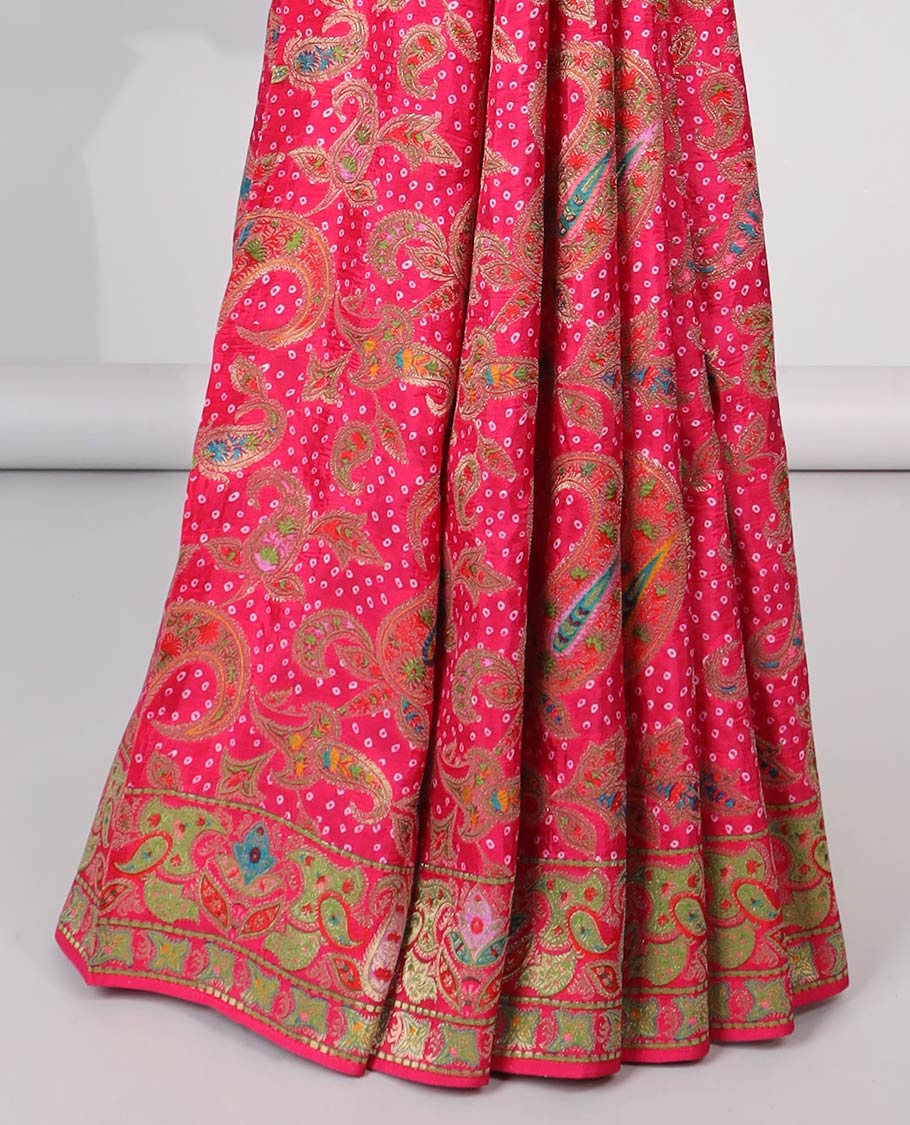 Pink paisley motifs semi-banaras dola silksaree with self paisley motifs border & pallu of argyle pattern