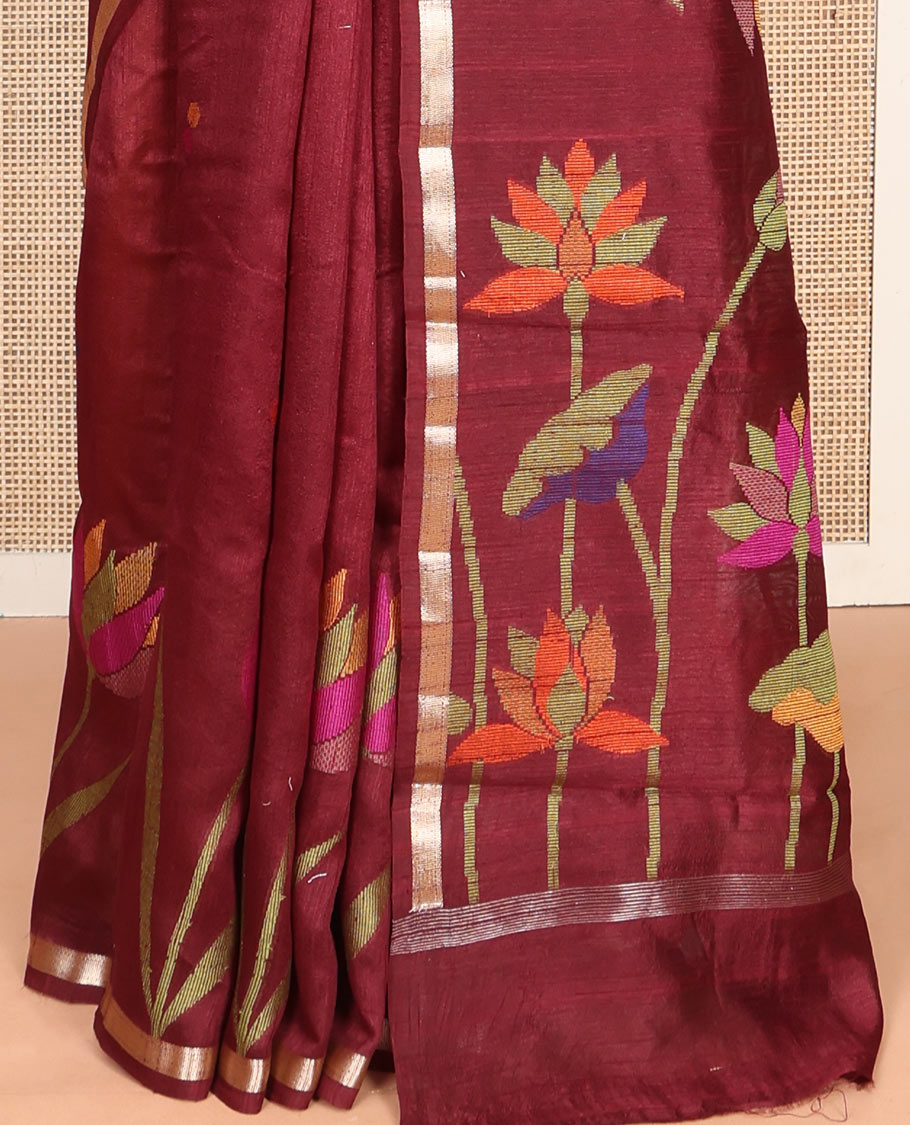 Coffee Brown Matka Silk Saree, Accentuated with Meena Buttas and Jamdani Floral Design On Its Body, Subtle Piping Border, Pallu Features Jamdani Floral Weave, and Paired with a Contrast Blouse