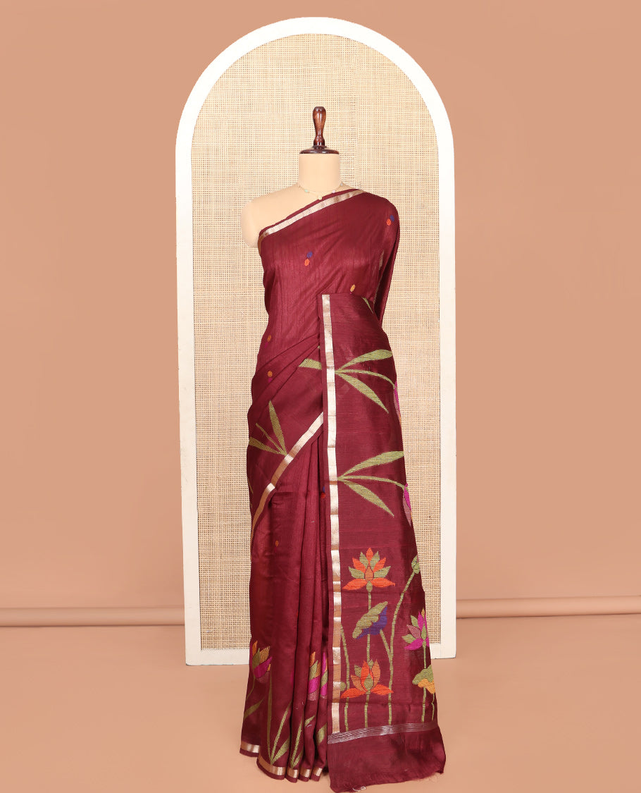 Coffee Brown Matka Silk Saree, Accentuated with Meena Buttas and Jamdani Floral Design On Its Body, Subtle Piping Border, Pallu Features Jamdani Floral Weave, and Paired with a Contrast Blouse