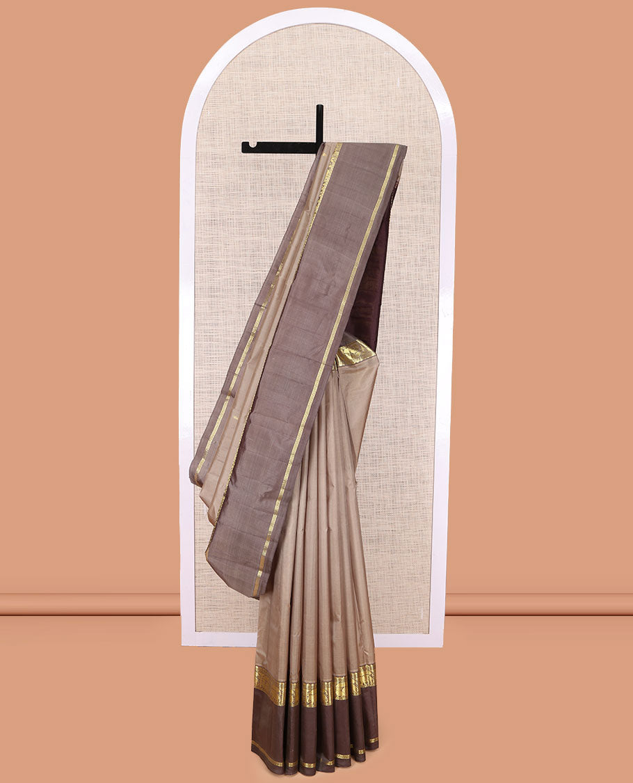 Grey Kanchipuram Silk Saree, Subtly Woven with Buttas, Complemented by a Contrast Rettai Pettu Mayil -Yaanai Border, Pallu of Zari Design, and Contrast Blouse
