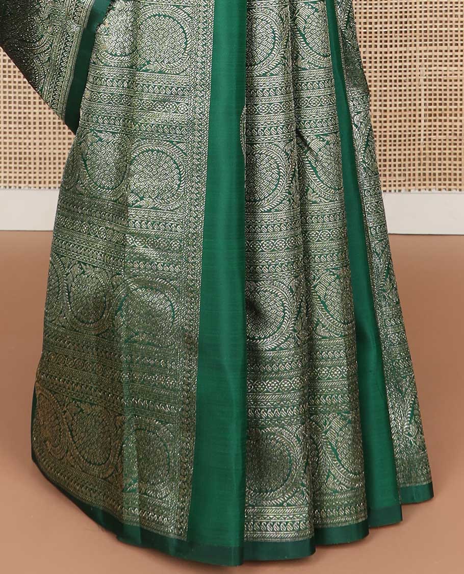 Borderless dark green floral design kancheepuram silk saree with argyle design pallu