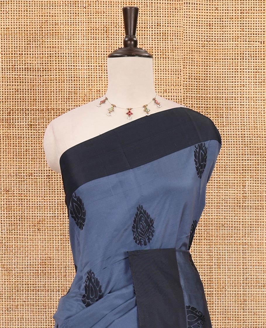 Grey butta silk saree , contrast bawanchi border & thread weaving rich pallu with tussels