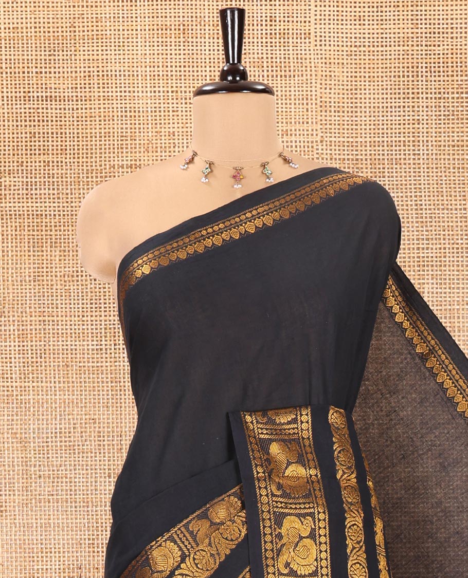 Black Plain Sungudi Cotton Saree, Highlighted by Traditional Zari Border of Peacock and Floral Creeper Designs, Subtly Striped Pallu, and Paired with a Contrast Blouse