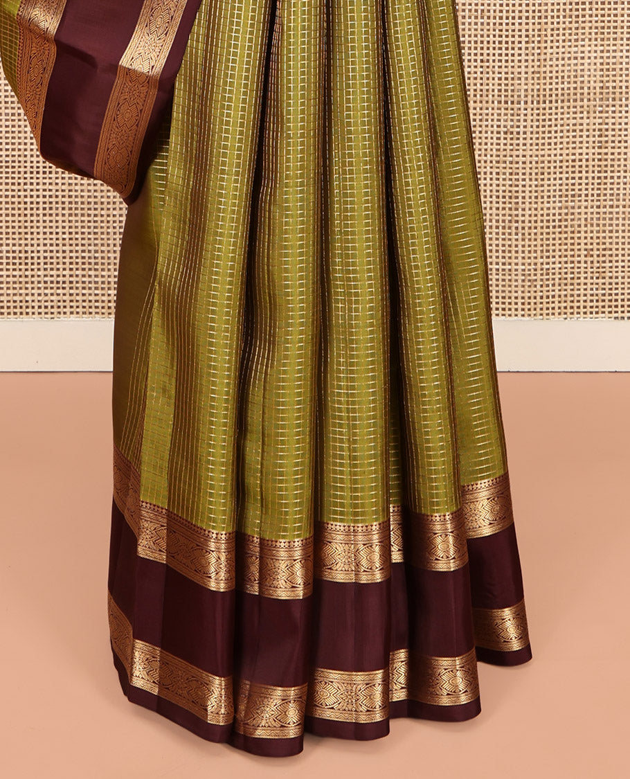 Green Micro-Checked Vasundhara Lite-Silk Mix Saree, Complemented by Contrast Rettai Pettu Traditional Zari Border, Grand Pallu, and a Contrast Blouse