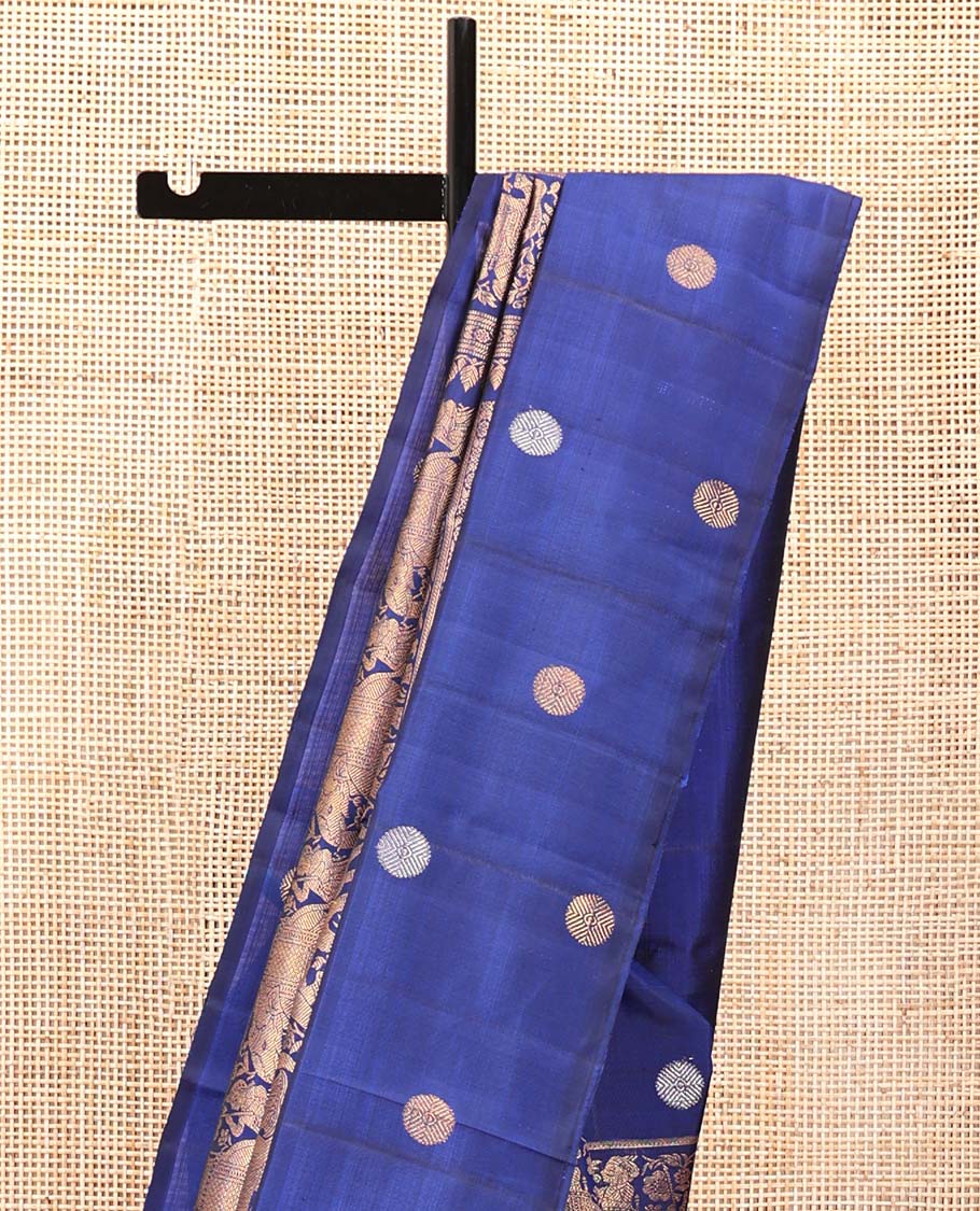 Blue Kanchipuram Designer Silk Saree, Richly Detailed with King and Solider Theme Jacquard Design On Its Body, Highlighted by Zari Border of Rudraksham Designs, Grandly Decked Up Pallu and Paired with a Matching Blouse