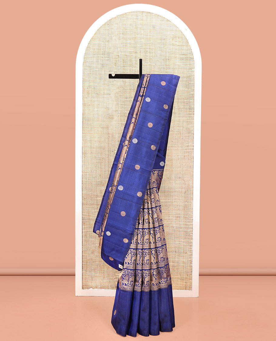 Blue Kanchipuram Designer Silk Saree, Richly Detailed with King and Solider Theme Jacquard Design On Its Body, Highlighted by Zari Border of Rudraksham Designs, Grandly Decked Up Pallu and Paired with a Matching Blouse