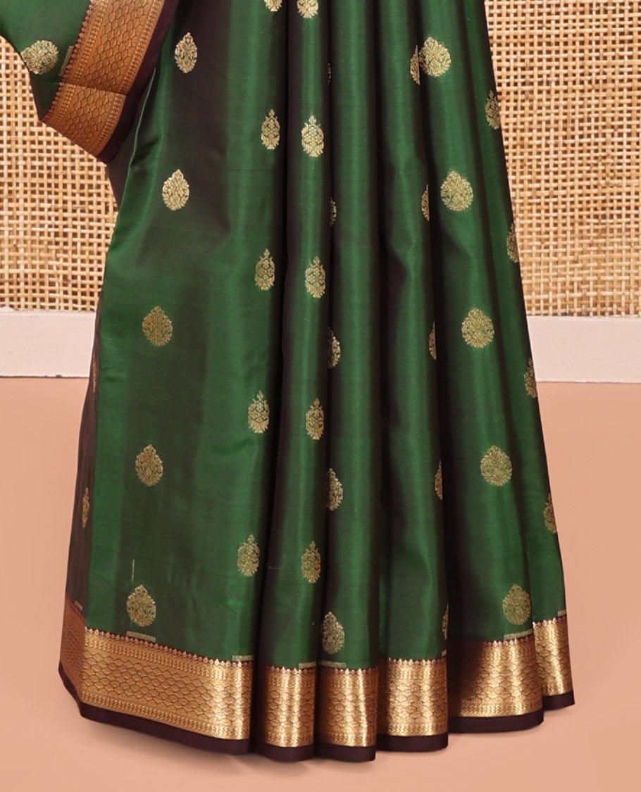 Green Vasundhara Lite Silk Mix Saree, Accentuated with Zari Buttas All Over Its Body, Complemented by Contrast Border of Scallop Designs, Grand Pallu and Paired with a Contrast Blouse