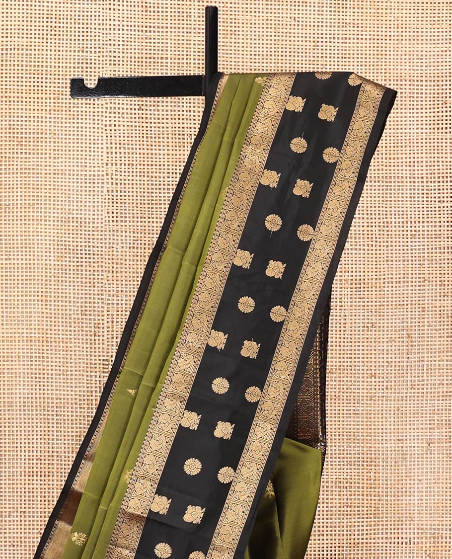 Green Vasundhara Lite Silk Mix Saree, Woven with Zari Buttas All Over Its Body, Complemented by Contrast Border of Rekku, Mayil, and Chakram Designs, Checked Pallu, and Paired with a Contrast Blouse