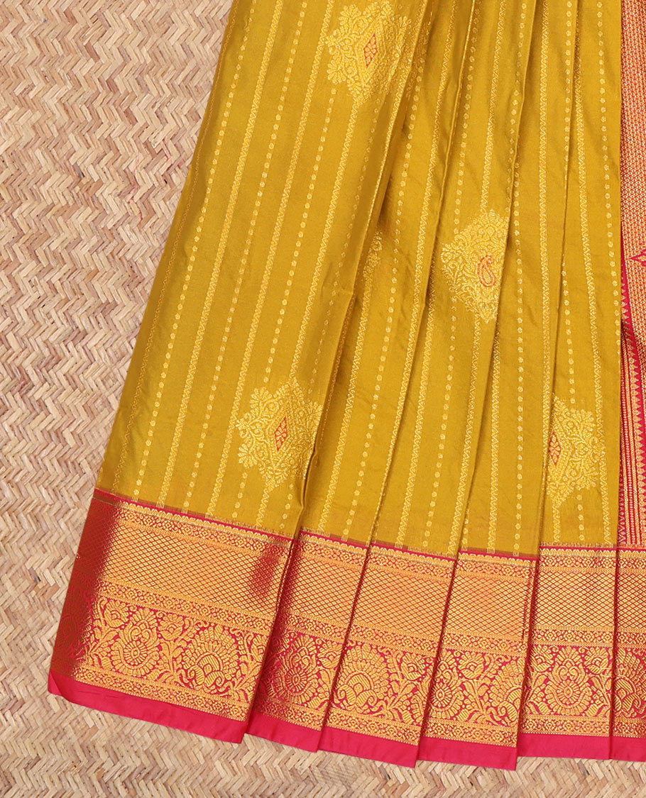 Green Budget Silk Saree, Adorned with Zari Buttas and Zari Stripes, a Contrast Traditional Zari Border, Grand Pallu, and a Contrast Blouse
