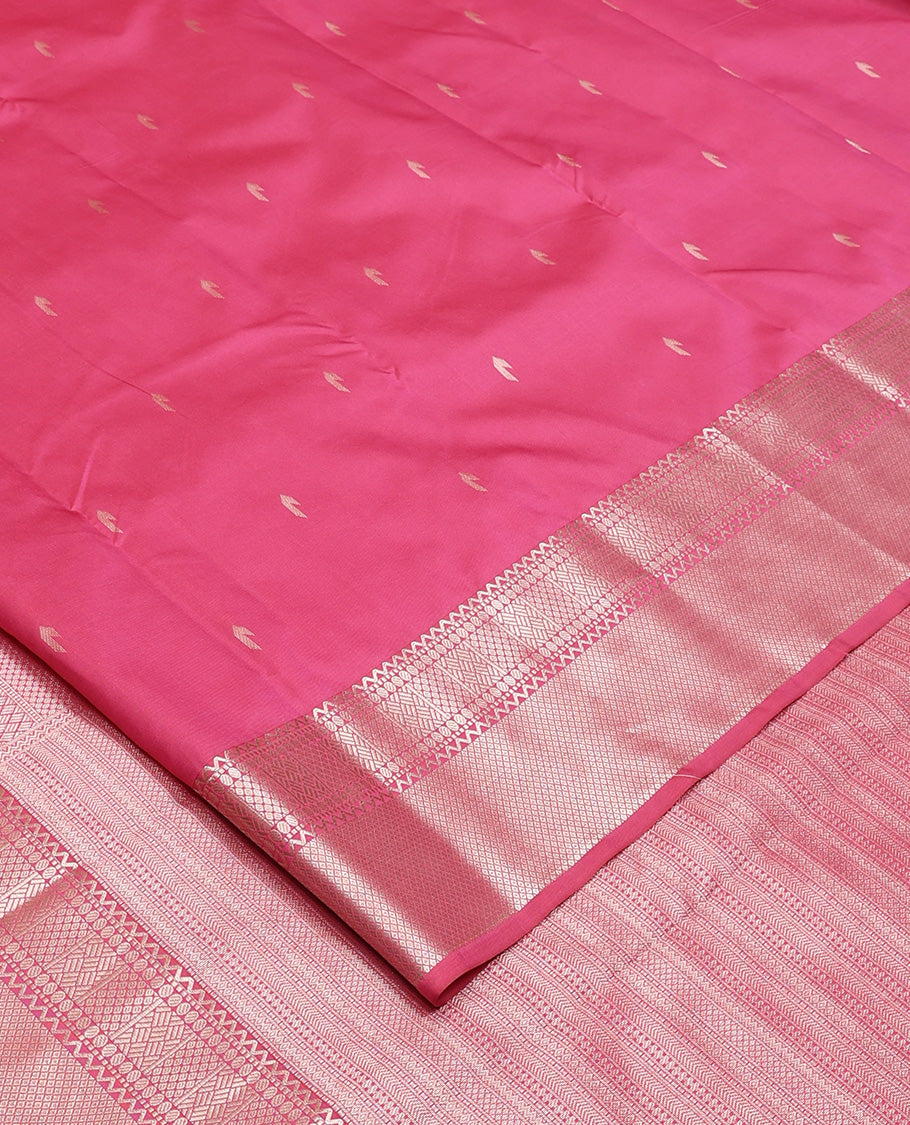 Pink muniya zari buttas Vasundhara silk mix saree, zari border of rekku, paisa, then kuli kann, mayil kann, and paiyaadi kattam and geometric design pallu