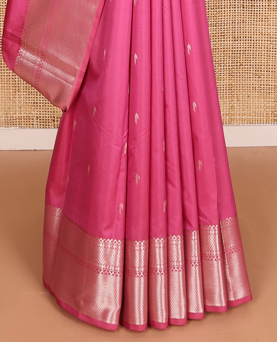 Pink muniya zari buttas Vasundhara silk mix saree, zari border of rekku, paisa, then kuli kann, mayil kann, and paiyaadi kattam and geometric design pallu