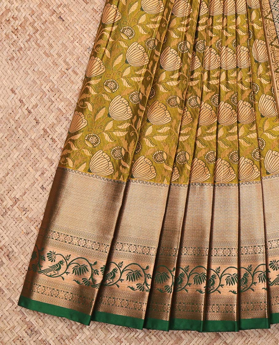 Green Budget Silk Saree, Embellished with Jacquard Design, Complemented by a Contrast Traditional Zari Border, Grand Jaal Pallu, and a Contrast Blouse