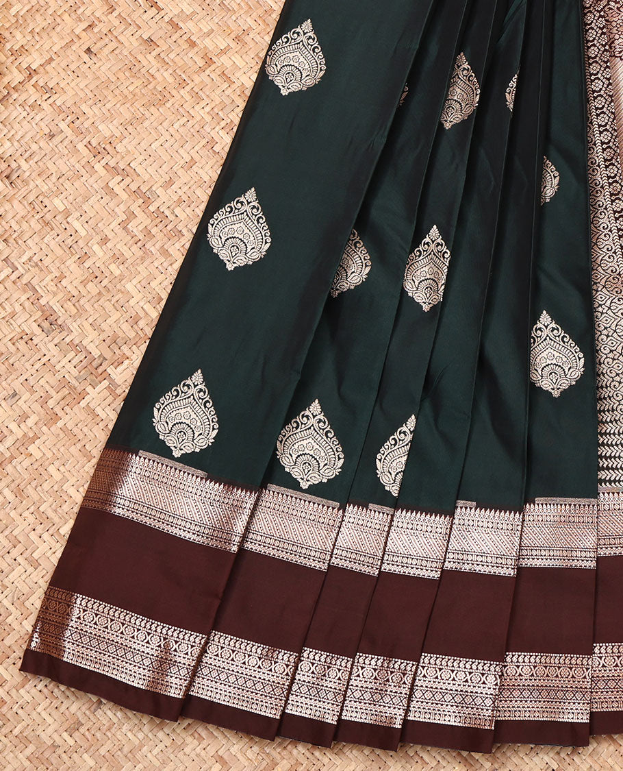 Green Budget Silk Saree, Boldly Accentuated with Zari Buttas, Complemented by a Contrast Traditional Zari Rettai Pettu Border, Grand Pallu, and Contrast Blouse