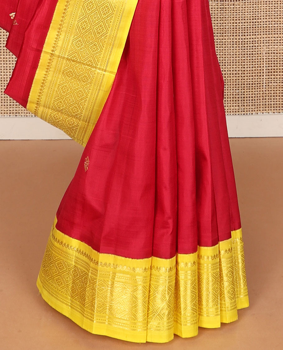 Red zari buttas Kanchipuram silksaree, contrast korvai one-sided border of thilakam mokku,banaras, muthu & jaal & zari design pallu