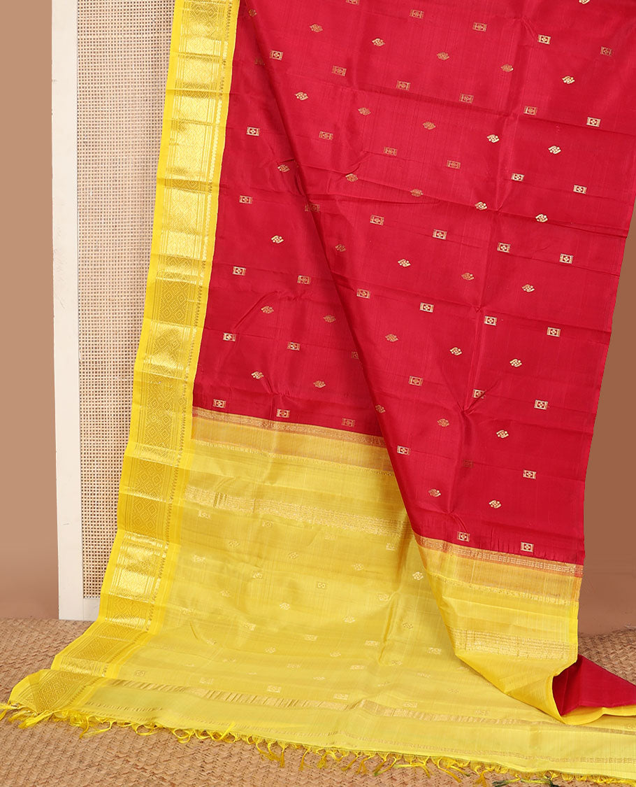 Red zari buttas Kanchipuram silksaree, contrast korvai one-sided border of thilakam mokku,banaras, muthu & jaal & zari design pallu