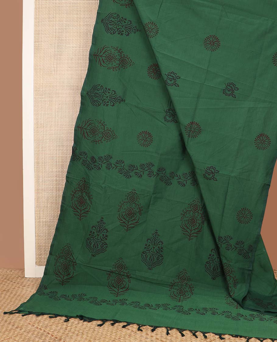 Borderless green unique motifs printed poly cotton saree, uniquely printed pallu