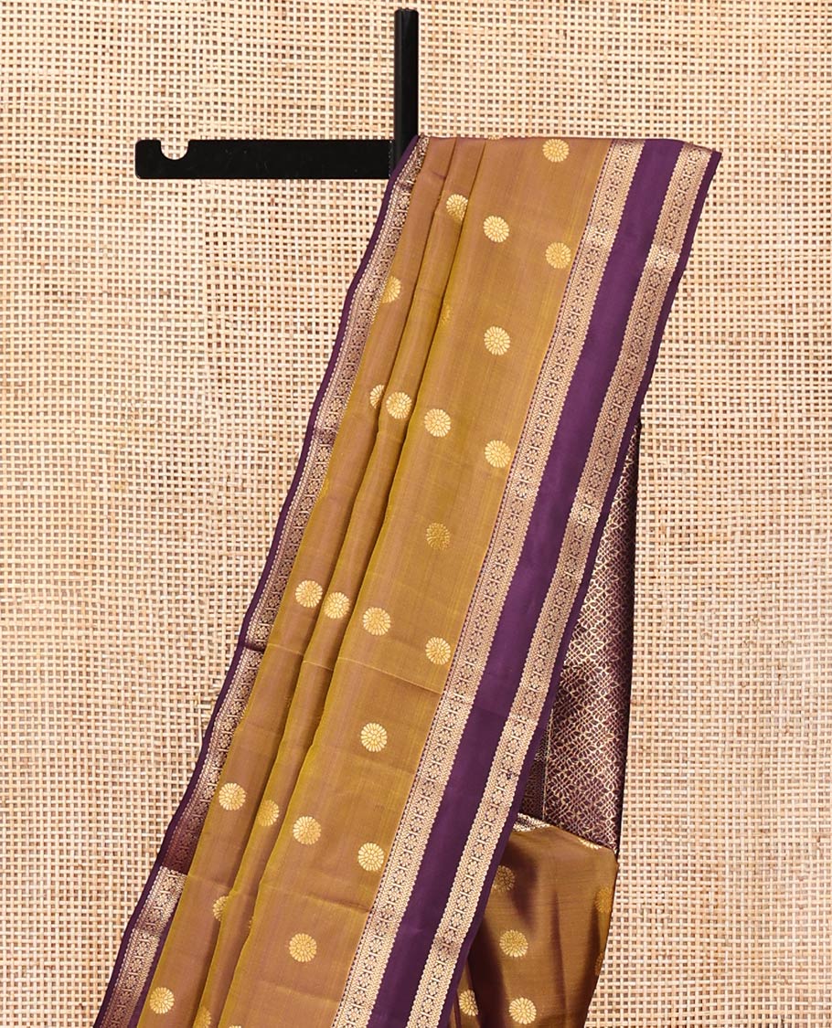 Green Vasundhara Lite Silk Mix Saree, Crafted with Kamalam Buttas All Over Its Body, Complemented by Contrast Rettai Pettu Border of Muthu, Kathir, and Kamalam Designs, Grand Jaal Pallu, and Paired with a Contrast Blouse