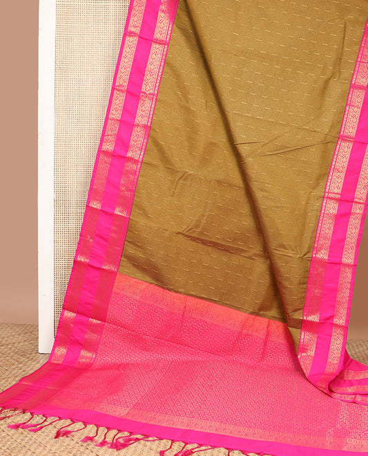 Green motifs gift saree with contrast zari design border & geoemetric design pallu