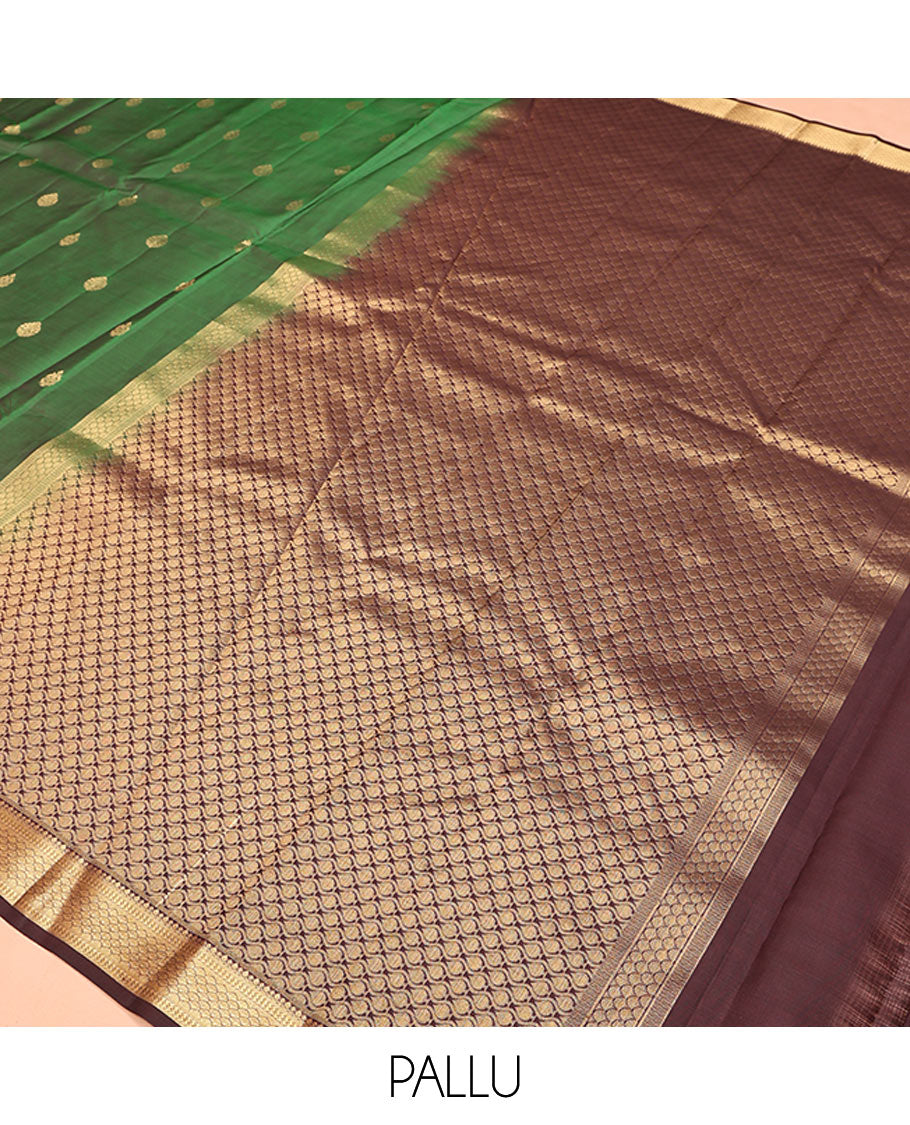 Green Vasundhara Lite Silk Mix Saree, Accentuated with Zari Buttas All Over Its Body, Complemented by Contrast Border of Scallop Designs, Grand Pallu and Paired with a Contrast Blouse