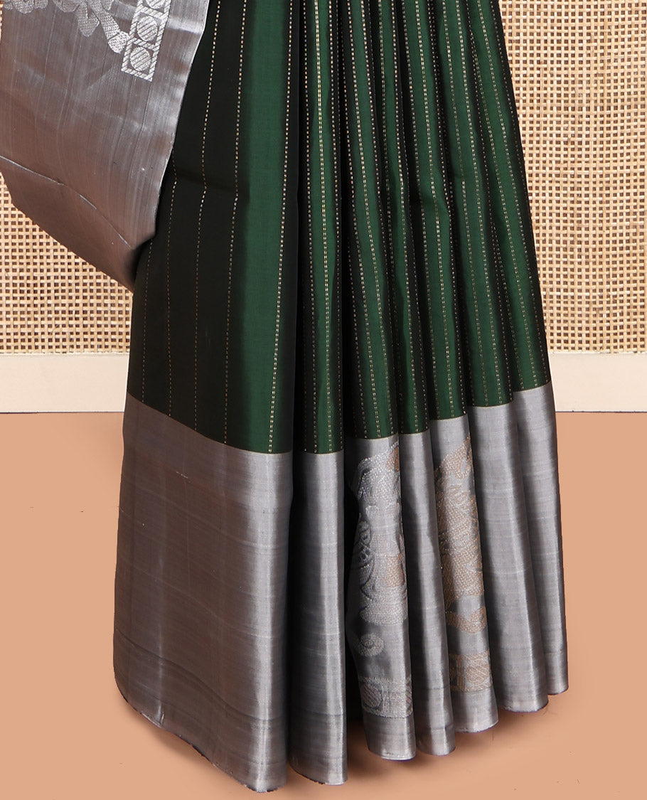 Green Mayuri Lite Silk Mix Saree, Bedecked with Dotted-Stripes, Complemented by a Contrast Horse Motif Border, Intricate Pallu, and a Contrast Blouse