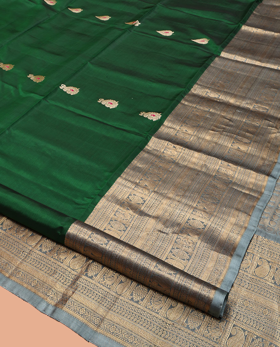Green Uppada Silk Saree, Delicately Woven with Zari Buttas, Complemented by a Contrast Traditional Zari Border, Grand Pallu, and a Contrast Blouse