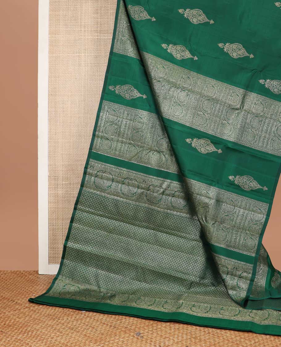 Borderless dark green floral design kancheepuram silk saree with argyle design pallu
