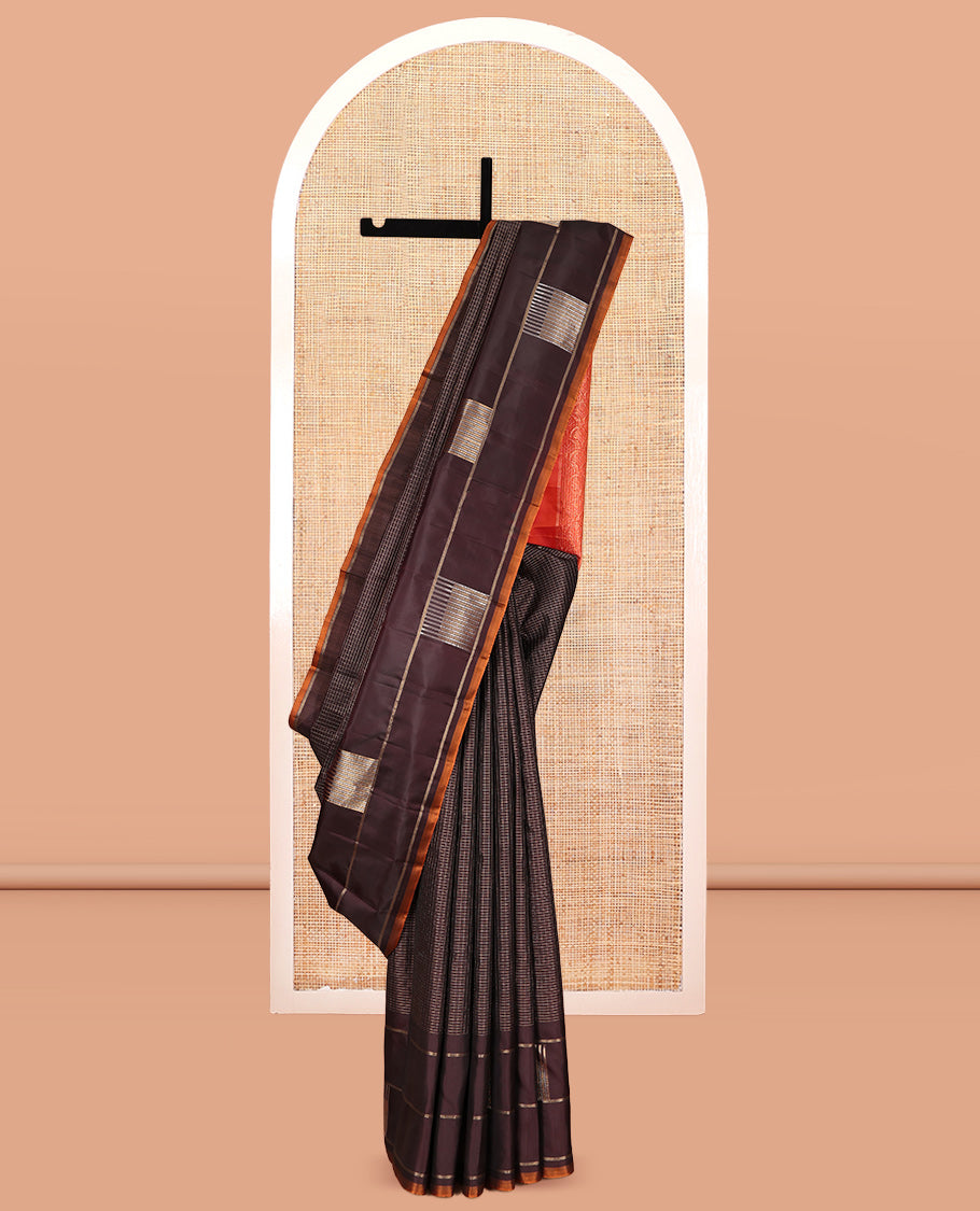 Brown Kanchipuram Silk Saree, Detailed with Micro-Checked Designs, Uniquely Designed Border, Contrast Scallop-Patterned Pallu, and a Contrast Blouse