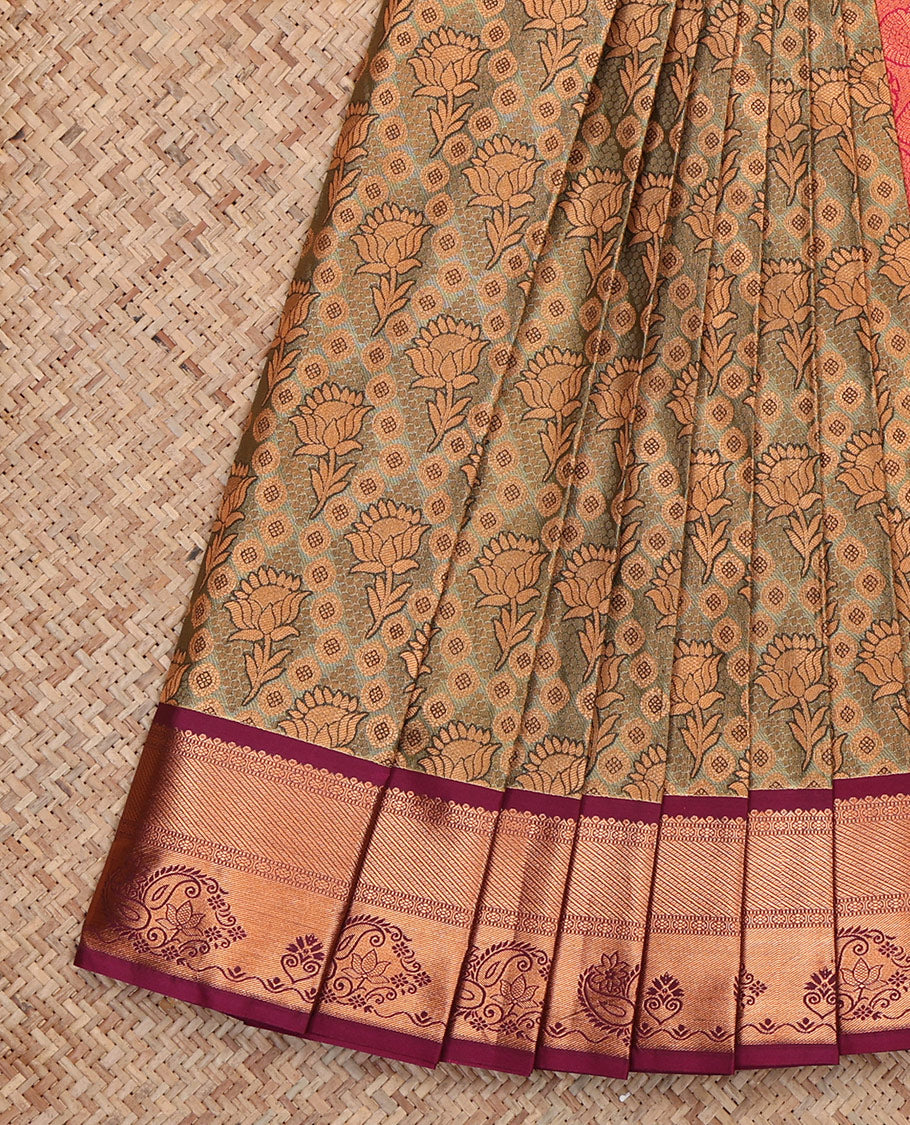 Green Budget Silk Saree, Bedecked with Floral Jacquard, Complemented by Contrast Traditional Zari Border, Intricate Pallu, and a Contrast Blouse