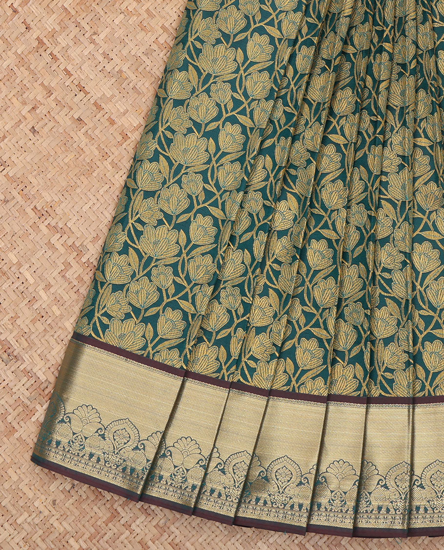 Green Budget Silk Saree, Accentuated with Jacquard Design, a Contrast Traditional Zari Border, Grand Pallu, and a Contrast Blouse