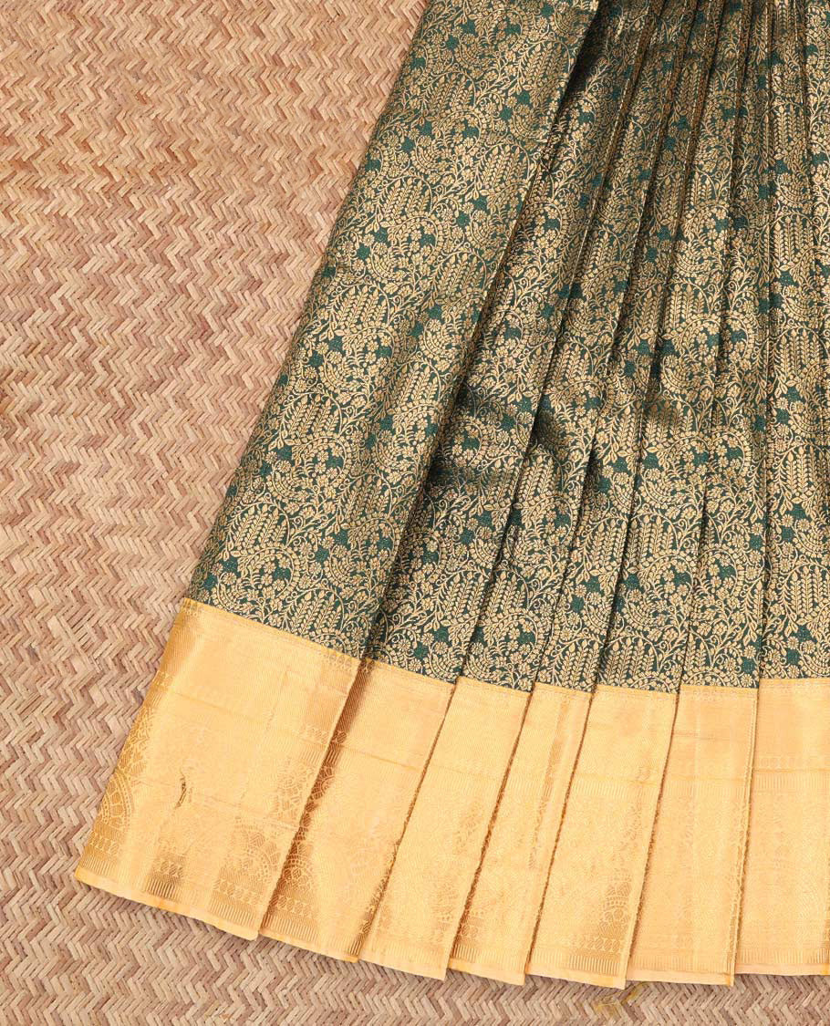 Green Budget Silk Saree, Embellished with Jacquard Design, Complemented by Contrast Traditional Zari Border, a Grand Pallu and a Contrast Blouse