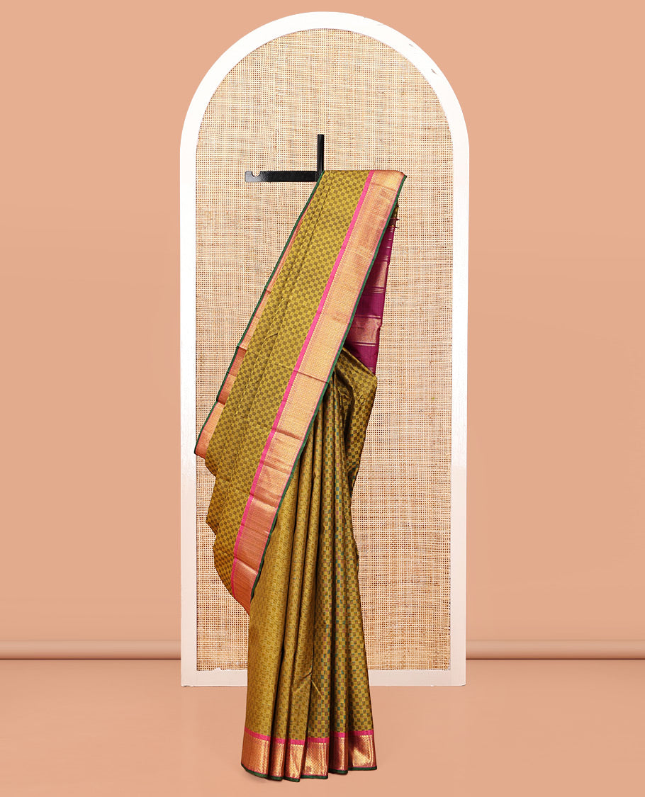 Green Paiyaadi Kattam Kanchipuram Silk Saree, Complemented by a Contrast Border of Salngai, and Then Kuli Kann Designs, Zari Design Pallu, and Contrast Blouse