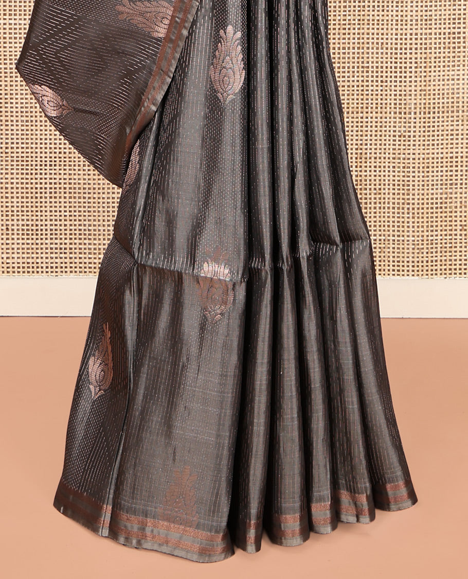 Grey Uppada Silk Saree, Elegantly Framed with Zari Buttas and Diamond Design, a Zari Border, Grand Pallu, and a Contrast Blouse