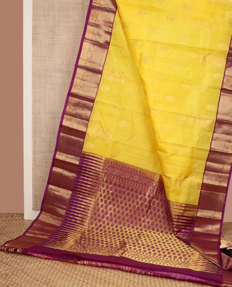 Yellow floral buttas silk saree, contrast border of salangai, ara bogudi, mayil kann & kodi visiry & seppu rekku pallu of floral motifs