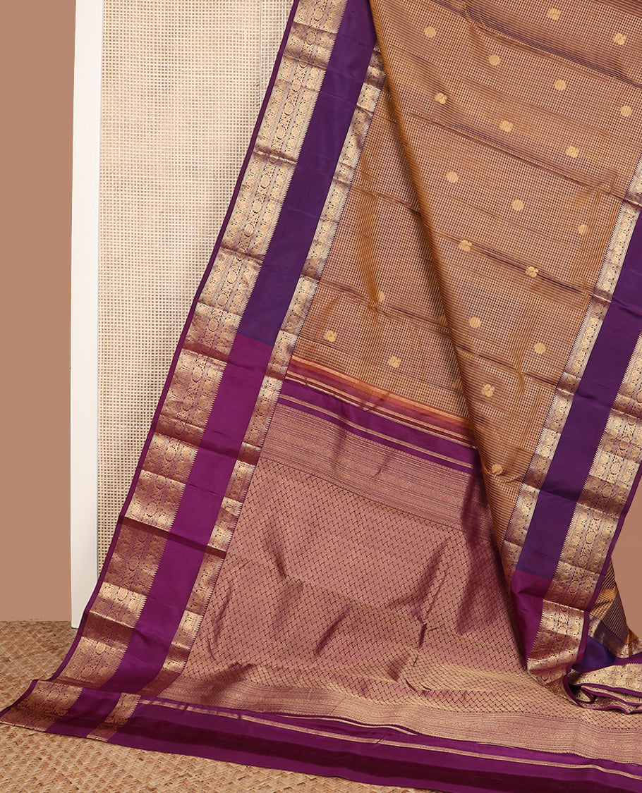 Brown micro-checked with annam chakram buttas silk saree, contrast rettai pettu border of ara bogudi, muthu, banaras,iruthalai pakshi and poo chakram, and jaal design pallu