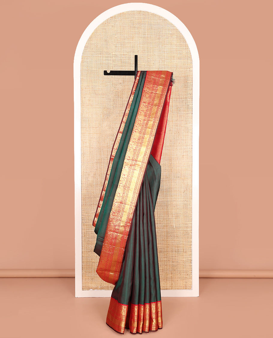 Green Plain Kanchipuram Soft Silk Saree, Complemented by a Contrast Korvai Border of Thilakam Mokku, Mayil, Muthu, Neli, and Mayil Kann Designs, Zari Elevated Jaal Pallu, and Paired with a Contrast Blouse