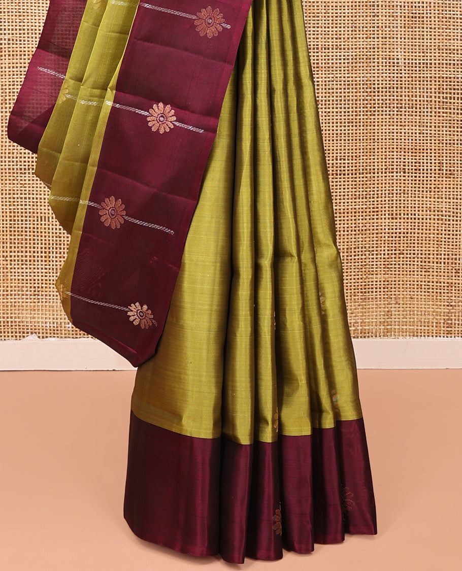 Green Mayuri Soft Silk Saree, Finely Crafted with Floral Stripes All Over the Body, Complemented by a Contrast Border, Contrast Intricately Designed Pallu, and Paired with a Contrast Blouse