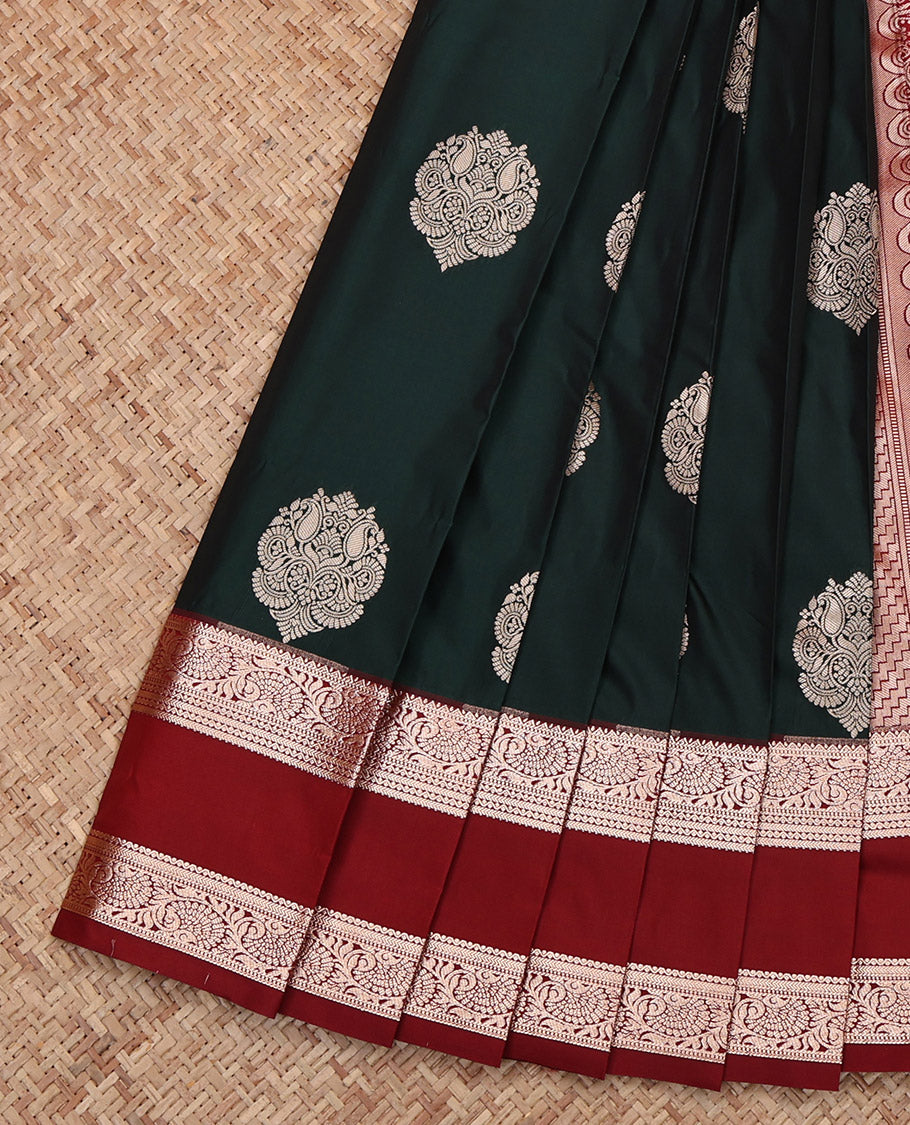 Green Budget Silk Saree, Delicately Woven with Zari Buttas, Complemented by Contrast Traditional Rettai Pettu Border, Grand Pallu and a Contrast Blouse