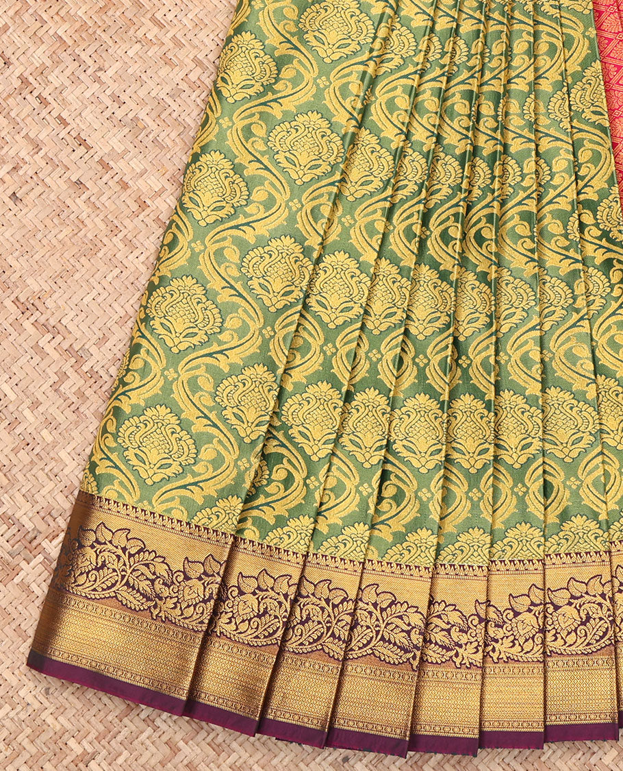 Green Budget Silk Saree, Mesmerized with Jacquard Design, Complemented by a Contrast Floral Creeper Zari Border, Jaal Pallu, and Contrast Blouse