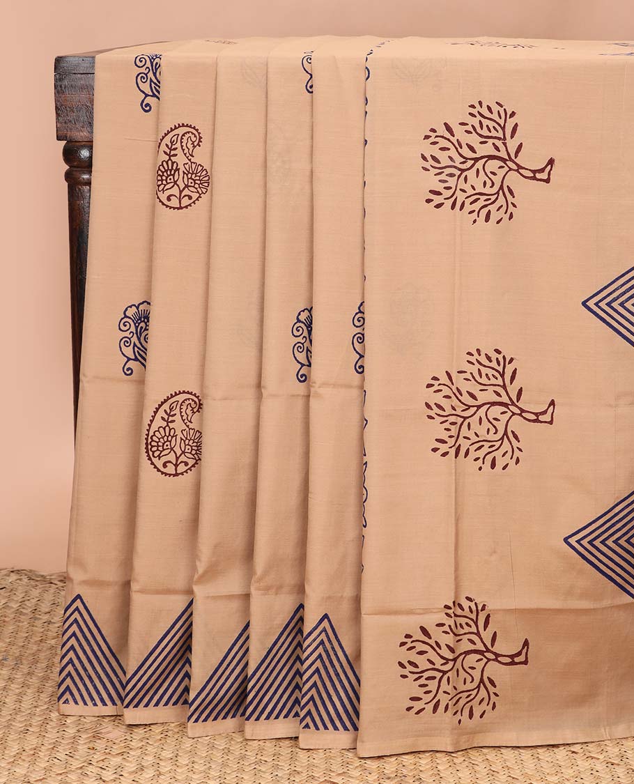 Borderless sandal floral and paisley motifs printed poly cotton saree, floral-triangle printed pallu