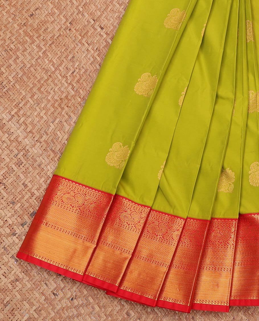 Green Budget Silk Saree, Woven with Zari Buttas, Complemented by a Contrast Traditional Zari Border, Grand Pallu, and a Contrast Blouse