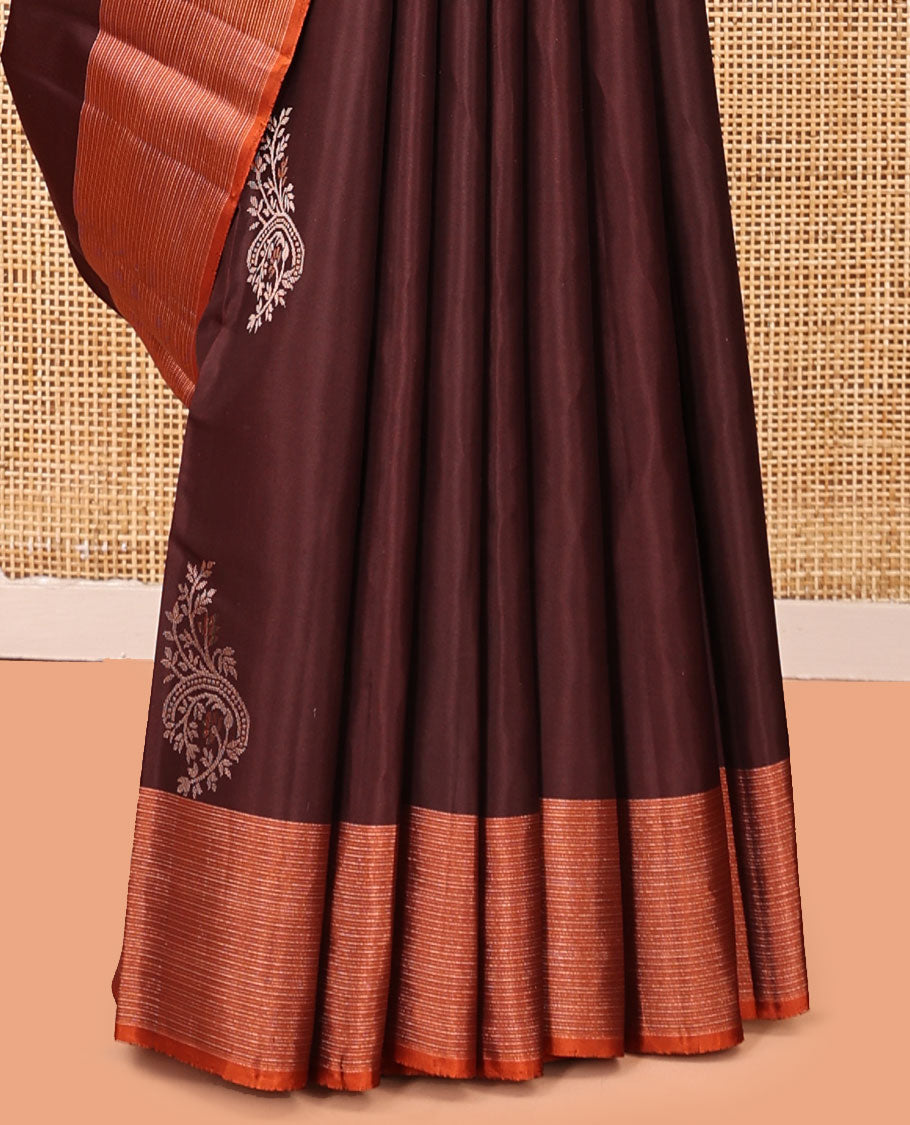 Brown Kanchipuram Silk Saree, Embellished with Floral Buttas, Complemented By Contrast Zari Border, Grand Jaal Pallu, and a Contrast Blouse