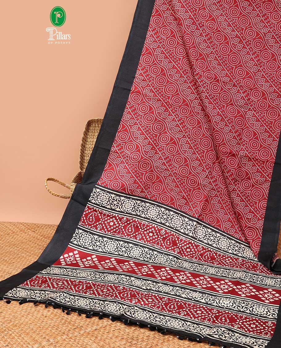 Maroon bandhni design khadhi cotton saree with contrast border & contrast blouse
