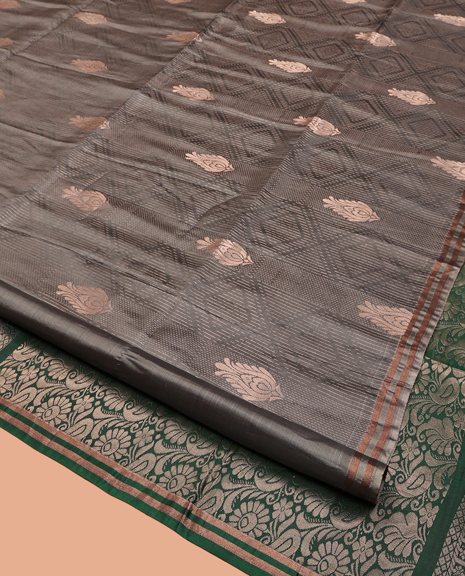 Grey Uppada Silk Saree, Elegantly Framed with Zari Buttas and Diamond Design, a Zari Border, Grand Pallu, and a Contrast Blouse
