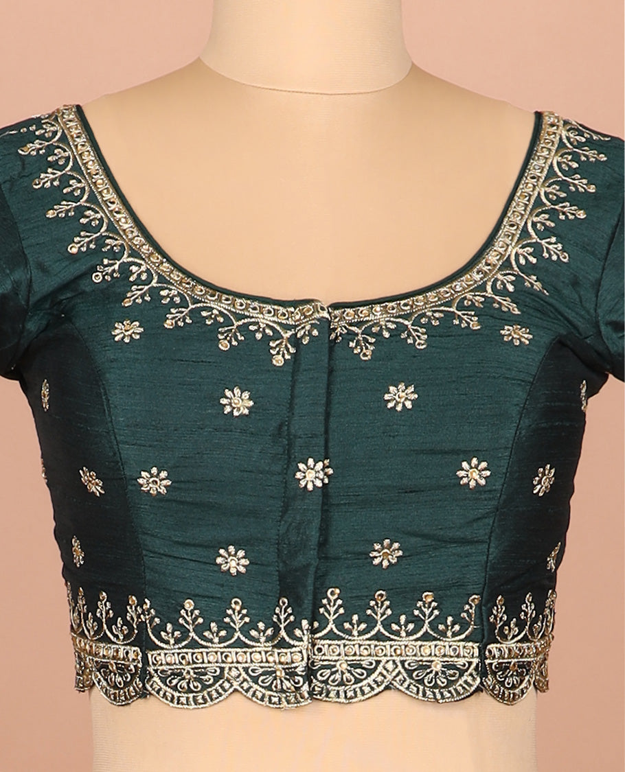 Green thread embroidered front-and-back round elbow-sleeve readymade blouse