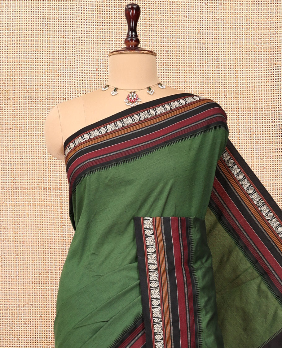 Green Plain Narayanpet Cotton Saree, Complemented by a Contrast Traditional Thread Border, Pallu Steeped with Stripes, and a Matching Blouse