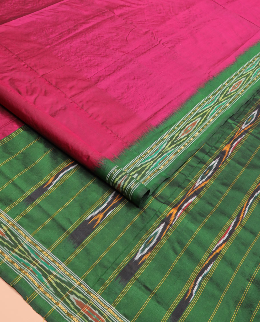 Magenta Plain Ikkat Silk Saree with a Contrast Green Border Complemented by a Hazy Ikkat Weave, Featuring a Pallu Flanked by Stripes and Ikkat Texture