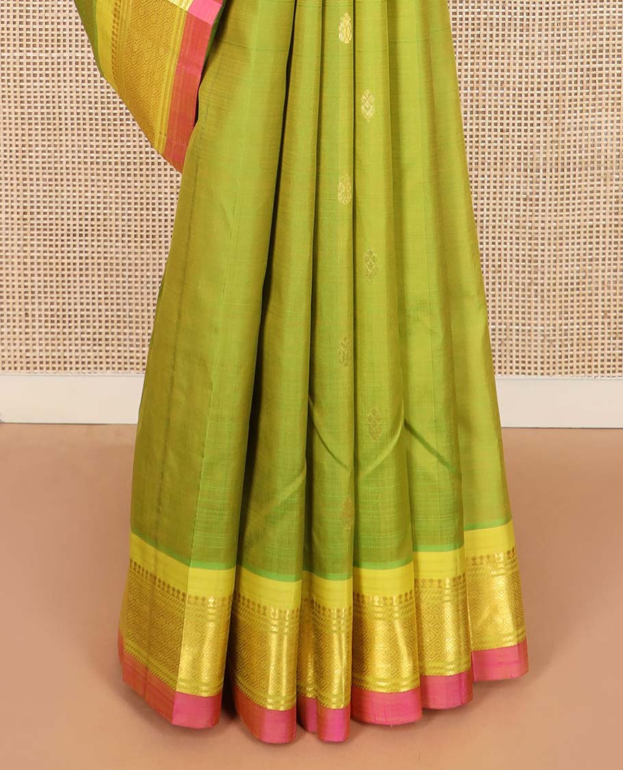 Green zari buttas Kanchipuram silk saree, contrast one-sided border of paneer sombu, banaras, and jaal designs, and zari design pallu