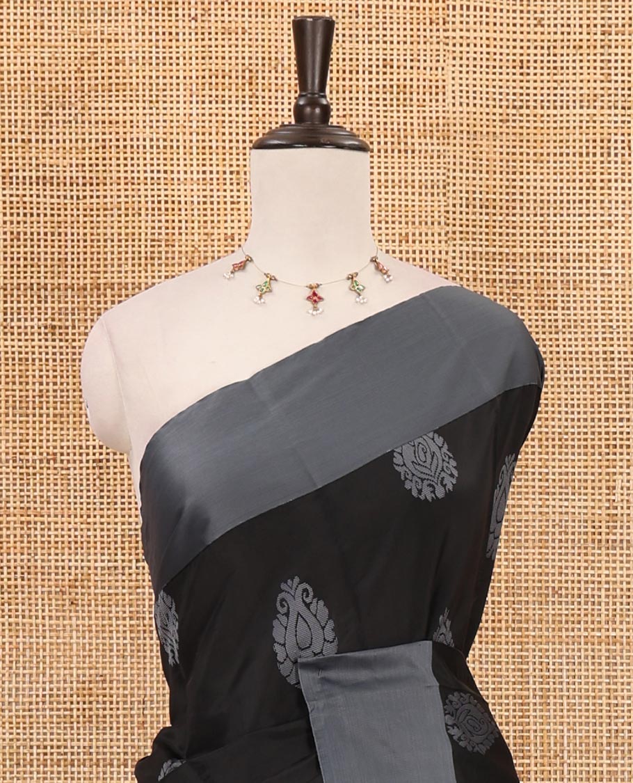 Black butta silk cotton , contrast bawanchi border & thread weaving rich pallu with tussels