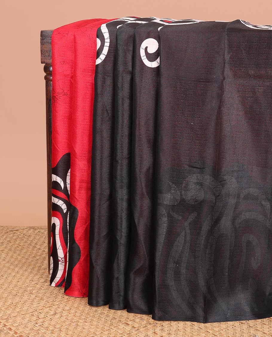 Black with red geometrical design khadhi silk cotton saree with self border & geometrical design pallu along with plain blouse